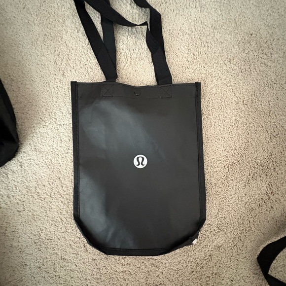 lululemon athletica Black and White Reusable bag Collection - Picture 3 of 6